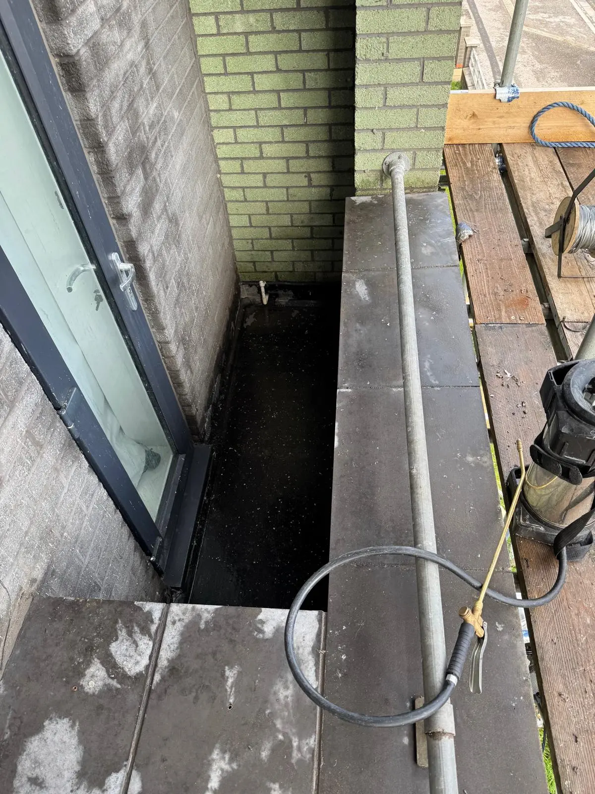 The apartment balcony cleaned and sterilised by Apex Pest Control after pigeon guano removal